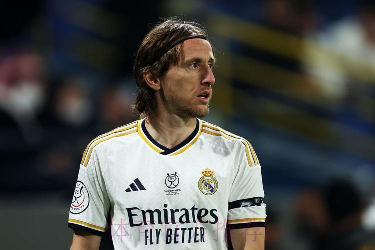 罗马诺:莫德里奇只想留皇马 在等球队进行续约谈判 罗马诺:莫德里奇只想留皇马 在等球队进行续约谈判